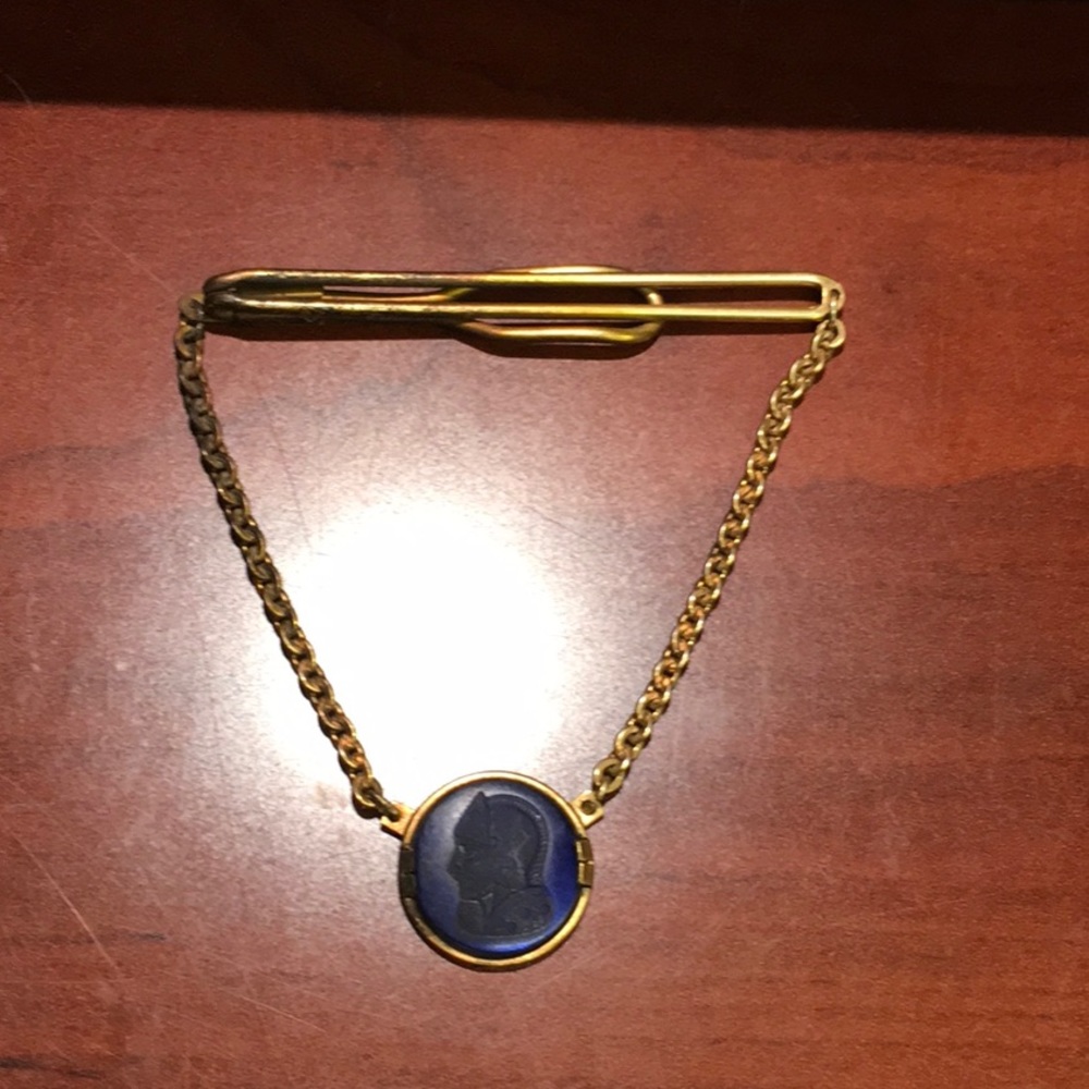 Vintage Tie Clip Art Deco Cobolt Blue Carved Lucite.   K 78.